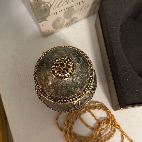 Vivian Alexander Egg Purse. One of a kind. Grey and Black diamond detail. - Picture 5 of 6